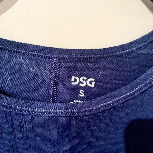 Women’s DSG Navy Workout Sleeveless Tank with knotted back size small - Picture 2 of 3